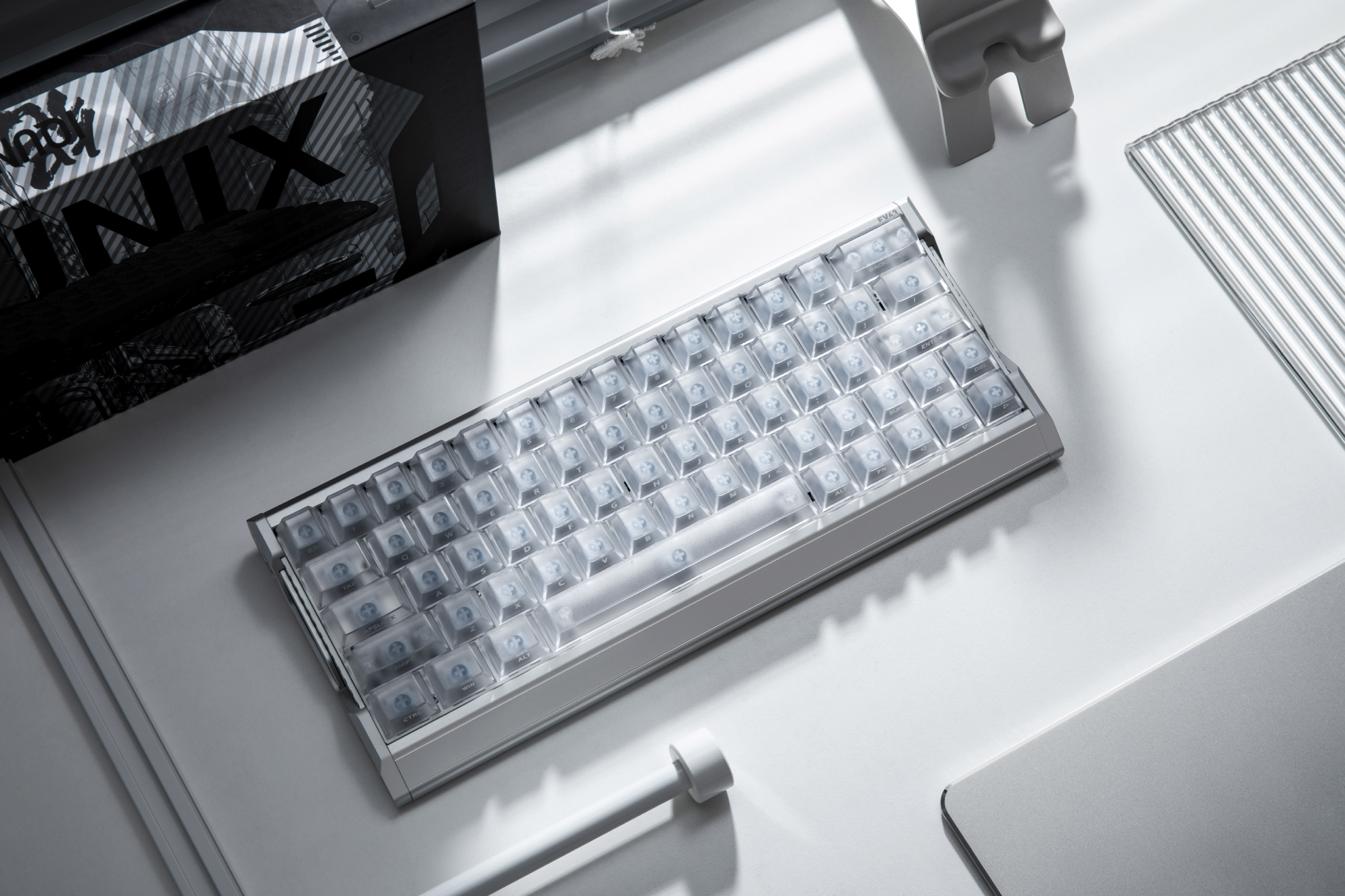 启云科技 EV63 Silver Blade RS on desk – top-down angled view with translucent 键帽